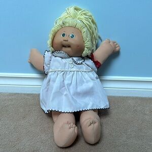 Vintage 1985 Cabbage Patch Kids Girl Blonde Green Eyes Cute Tooth